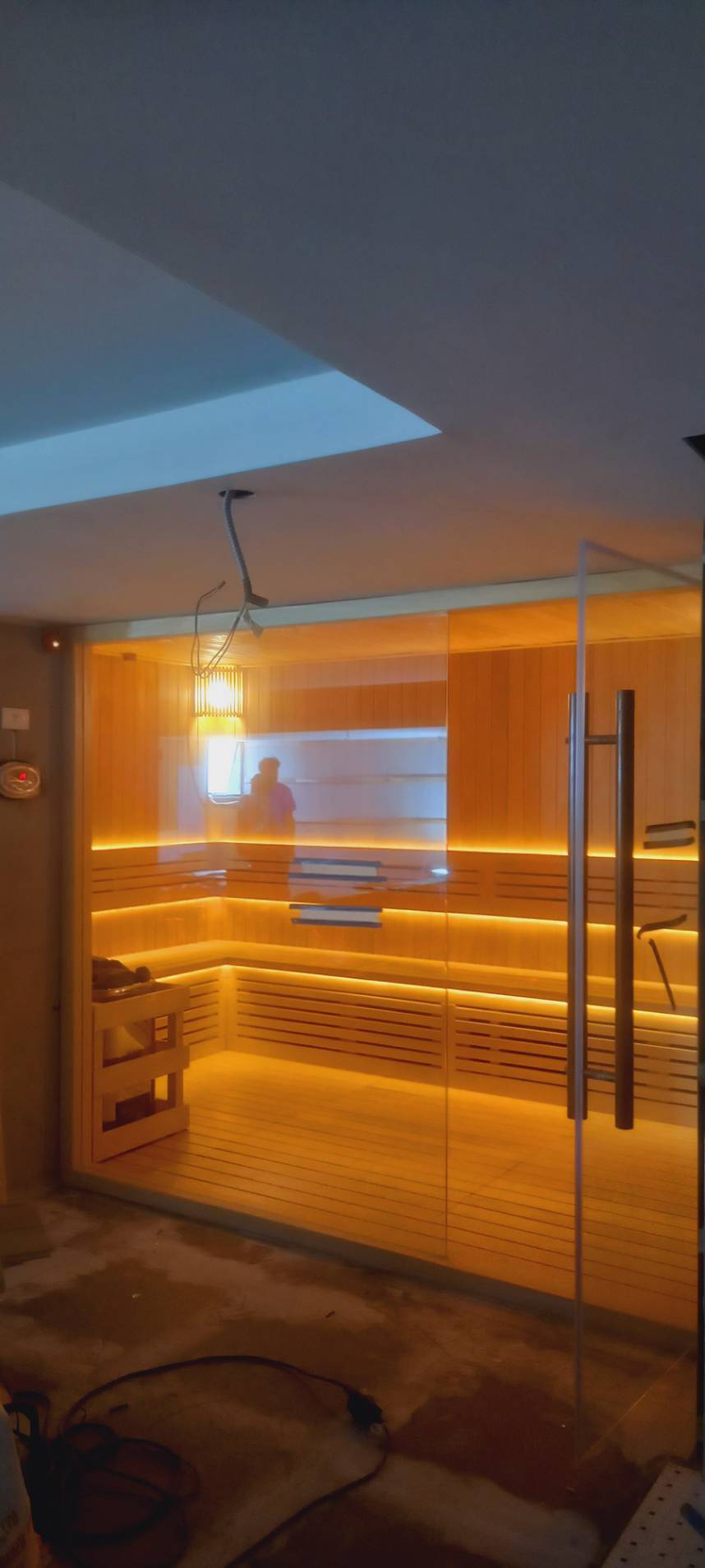 TSR002-ห้องอบซาวน่า(Tradition sauna room) ใช้ไม้อะบาชิ(Abachi wood) ติดตั้งไฟ LED strip light